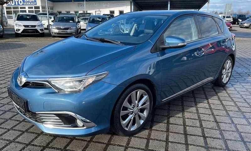 Gebraucht Toyota Auris Executive 111 PS (81 kW) 2015 Blau Limousine