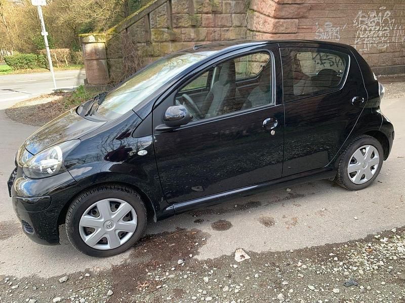 Gebraucht Toyota Aygo Cool 68 PS (50 kW) 2011 Schwarz Kleinwagen