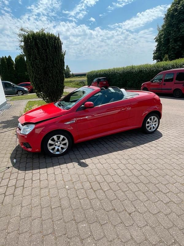 Rot Gebraucht 2006 Opel Tigra Cabrio | 2.000 € (Fairer Preis) - Bild 1/4