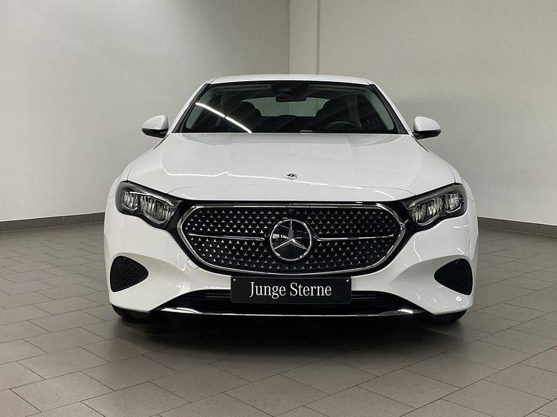 Gebraucht Mercedes E200 204 PS (150 kW) 2024 Weiß Limousine