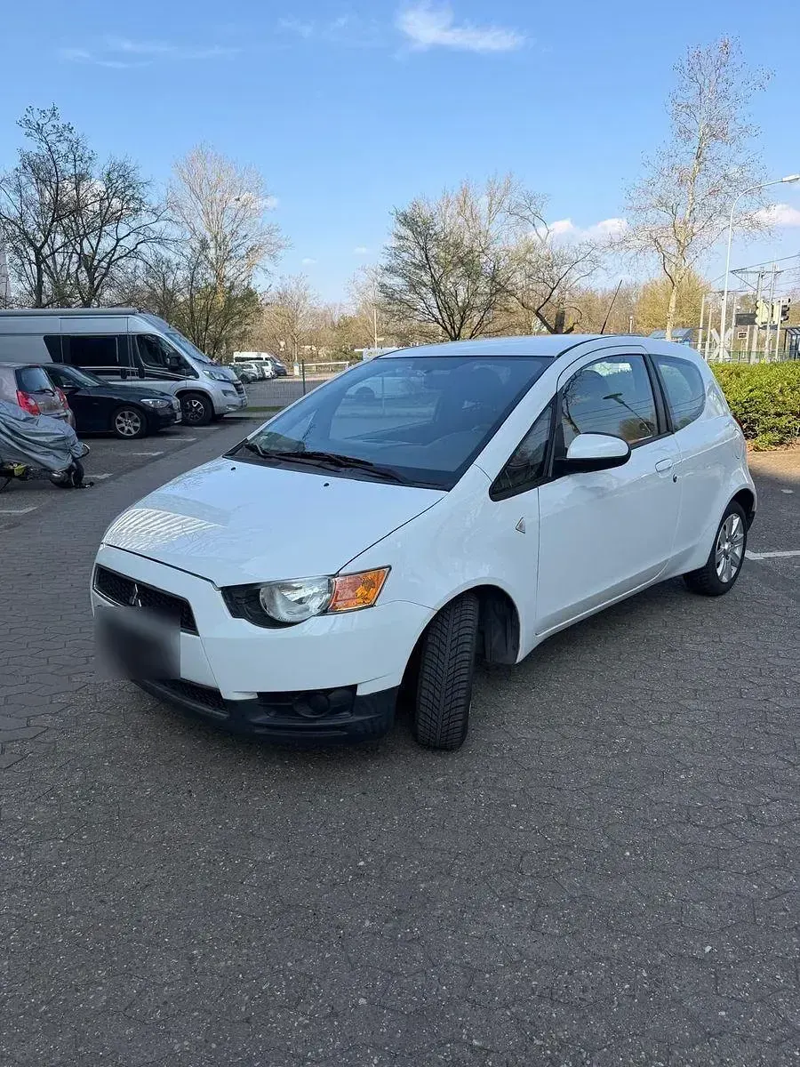 Gebraucht Mitsubishi Colt 75 PS (55 kW) 2011 Weiß Kleinwagen