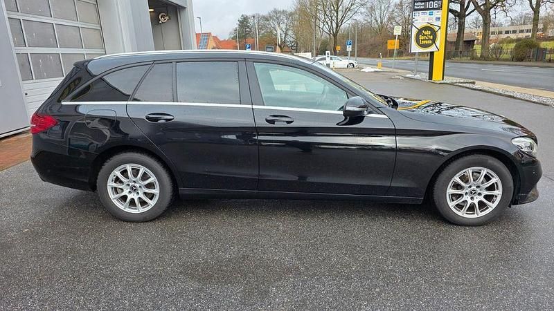 Gebraucht Mercedes C200 150 PS (110 kW) 2018 Schwarz Kombi