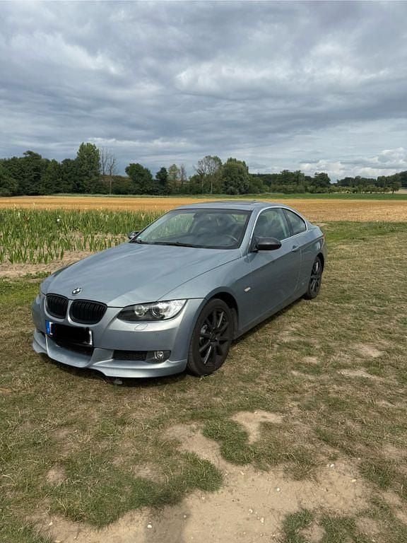 Grau Gebraucht 2007 BMW 330 Coupé | 9.800 € (Guter Preis) - Bild 1/4