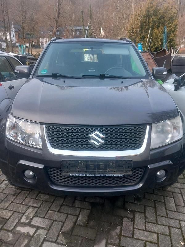 Grau Gebraucht 2009 Suzuki Grand Vitara SUV | 2.200 € - Bild 1/4