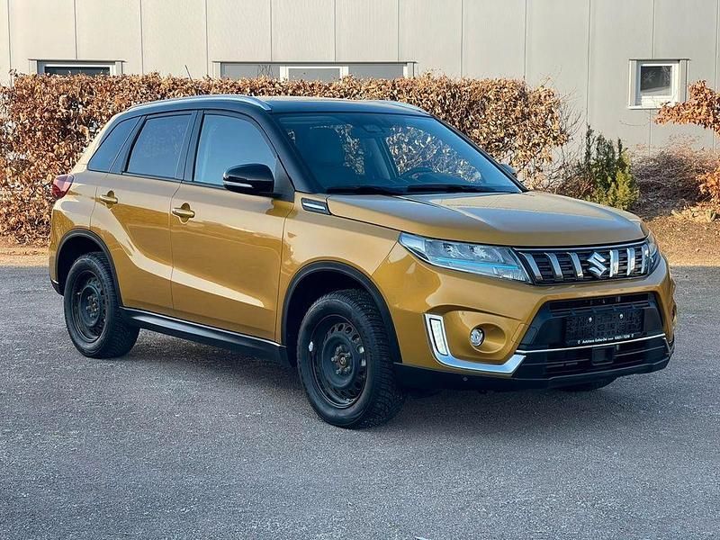 Gebraucht Suzuki Vitara Comfort+ 102 PS (75 kW) 2023 Gelb SUV