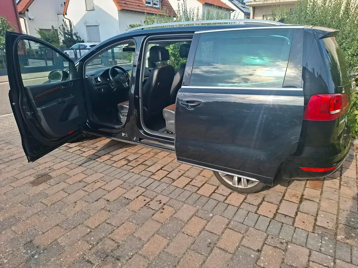 Gebraucht VW Sharan Highline 170 PS (125 kW) 2012 Schwarz Van / Kleinbus