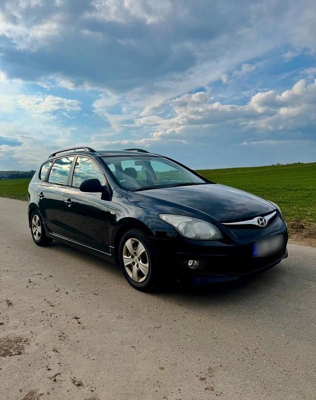 Gebraucht Hyundai i30 110 PS (80 kW) 2010 Schwarz Kombi