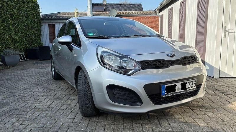 Gebraucht Kia Rio Edition 7 109 PS (80 kW) 2011 Grau Limousine