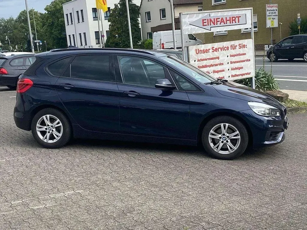 Gebraucht BMW 218 Sport Line 150 PS (110 kW) 2015 Imperialblau metalli Van / Kleinbus