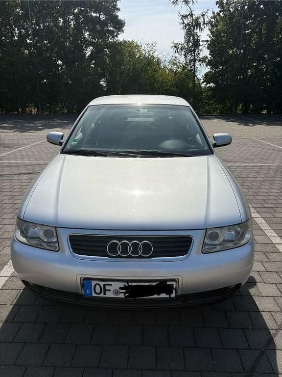 Silber Gebraucht 2002 Audi A3 Attraction Limousine | 2.300 € (Fairer Preis) - Bild 1/4