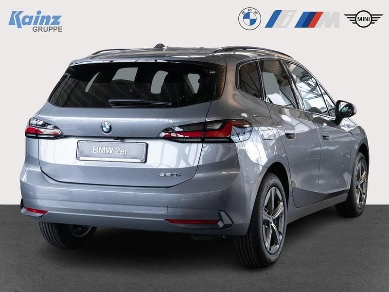 Neu BMW 220 Active Tourer Sport Line 156 PS (114 kW) 2025 Grau Van / Kleinbus