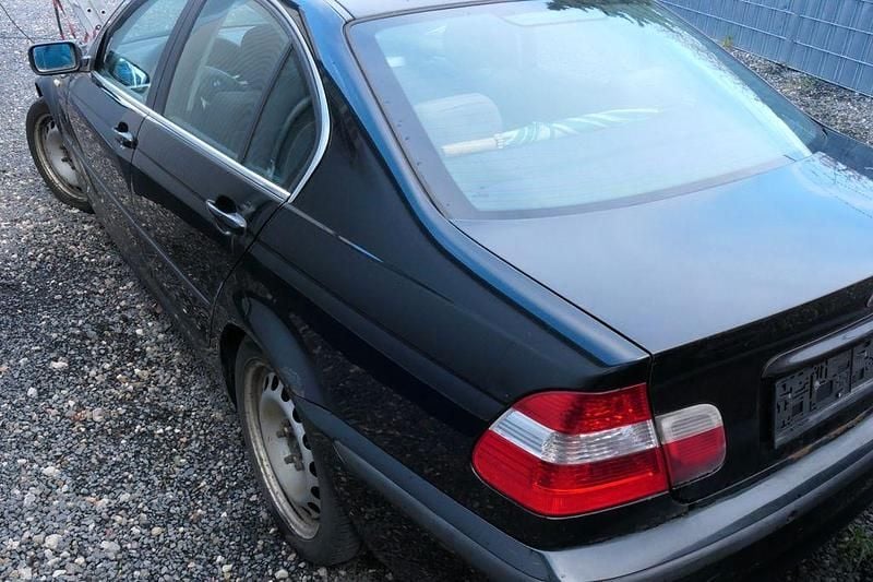 Używany BMW 330 231 KM (169 kW) 2001 Czarny Sedan/Limuzyna