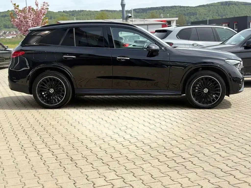 Gebraucht Mercedes GLC300e AMG line 197 PS (144 kW) 2023 Schwarz SUV