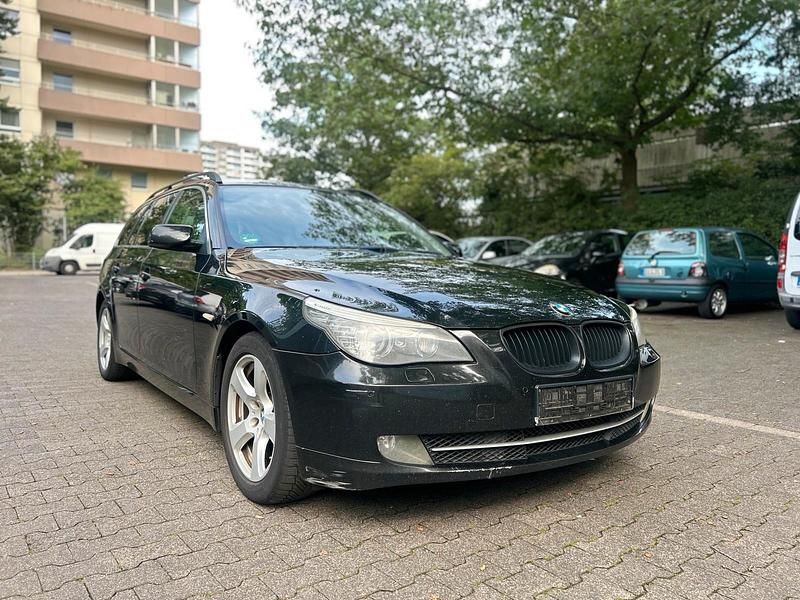 Gebraucht BMW 525 197 PS (144 kW) 2008 Schwarz Kombi