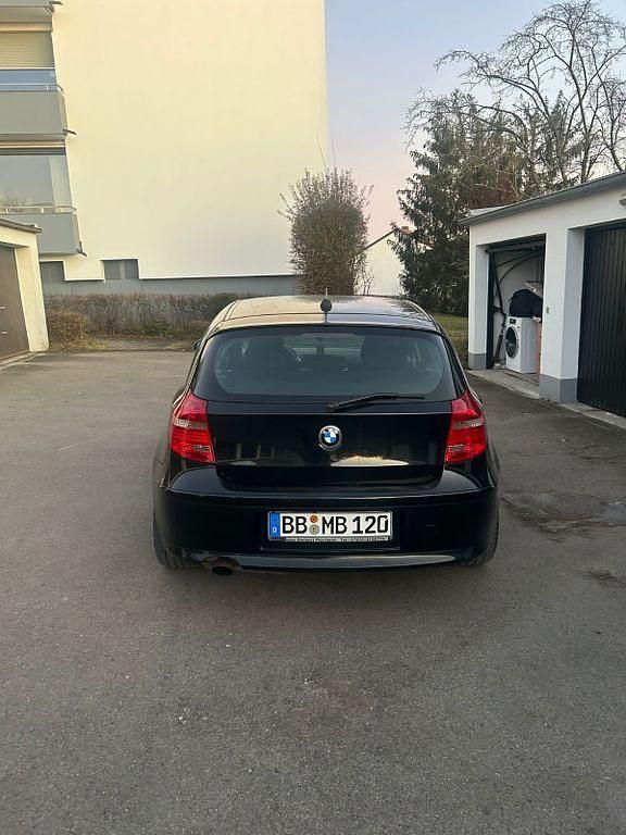 Gebraucht BMW 116 122 PS (89 kW) 2007 Schwarz Kleinwagen