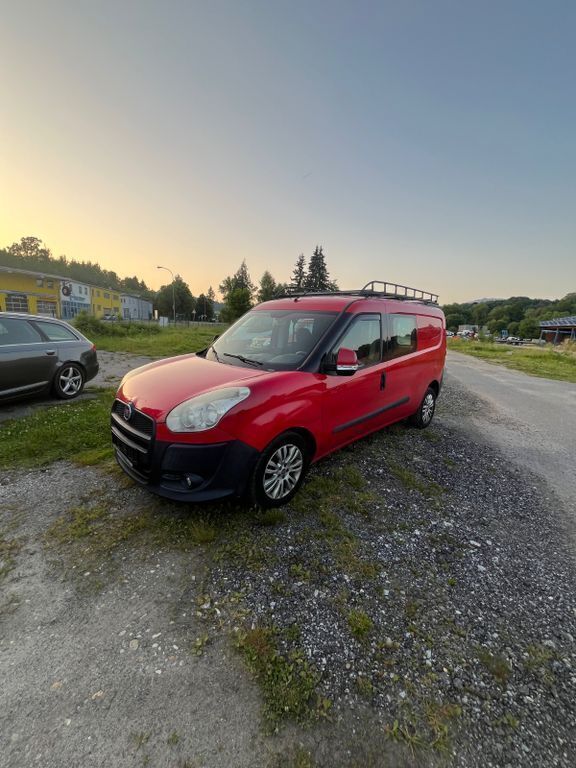 Rot Gebraucht 2013 Fiat Doblò Van / Kleinbus | 4.300 € (Guter Preis) - Bild 1/4