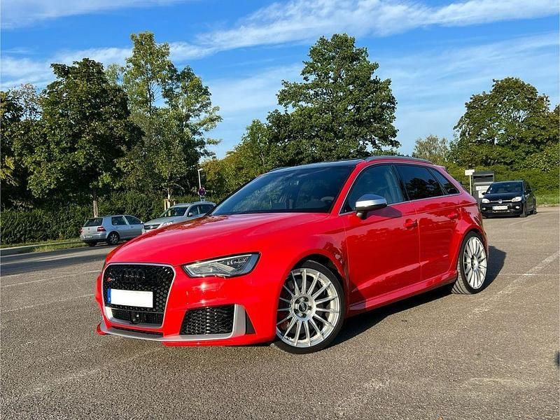 Rot Gebraucht 2016 Audi RS3 Sport Kleinwagen | 33.990 € (Fairer Preis) - Bild 1/4