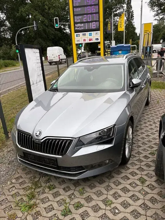 Gebraucht Skoda Superb Ambition 190 PS (139 kW) 2017 Silber Limousine