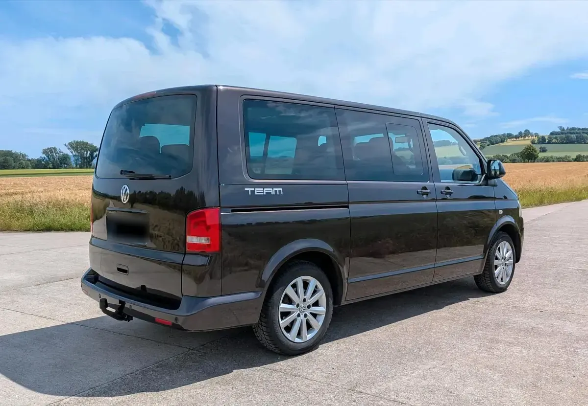Gebraucht VW Multivan Team 179 PS (131 kW) 2010 Violet Van / Kleinbus