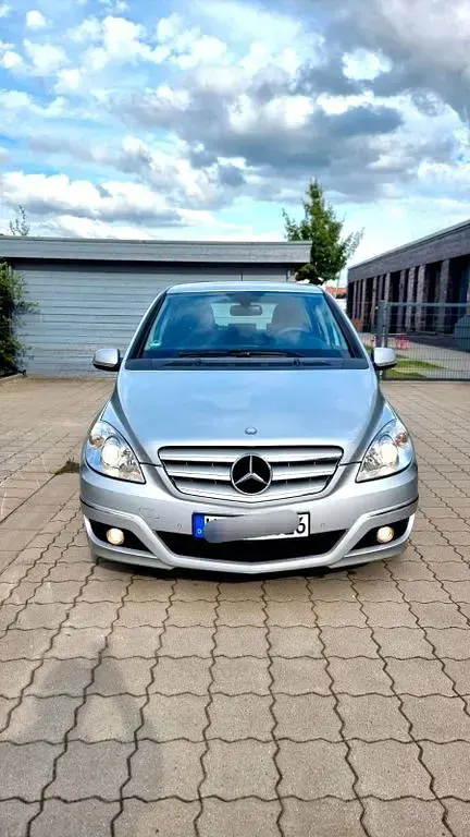 Gebraucht Mercedes B200 Avantgarde 136 PS (100 kW) 2009 Silber Van / Kleinbus