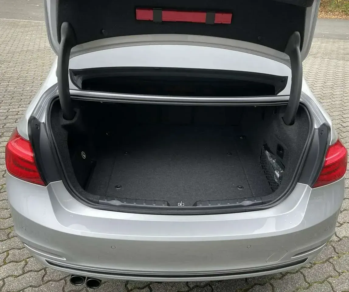 Gebraucht BMW 330e iPerformance 252 PS (185 kW) 2017 Silber Limousine
