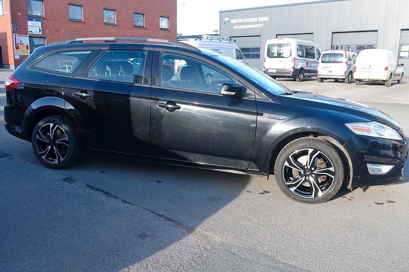 Gebraucht Ford Mondeo 140 PS (102 kW) 2012 Schwarz Kombi