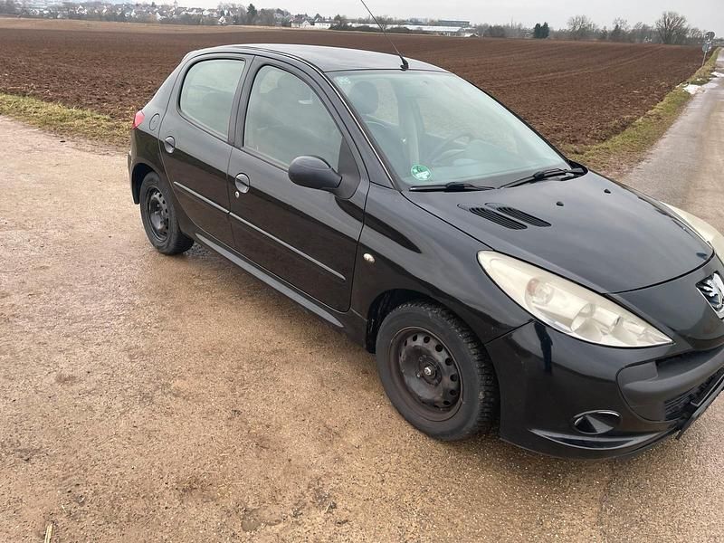 Gebraucht Peugeot 206+ 75 PS (55 kW) 2010 Schwarz Kleinwagen