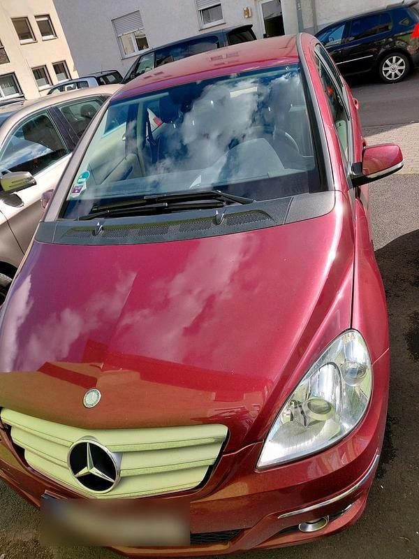 Gebraucht Mercedes B160 95 PS (69 kW) 2010 Rot Van / Kleinbus