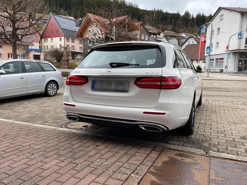 Gebraucht Mercedes E200 184 PS (135 kW) 2018 Weiß Kombi