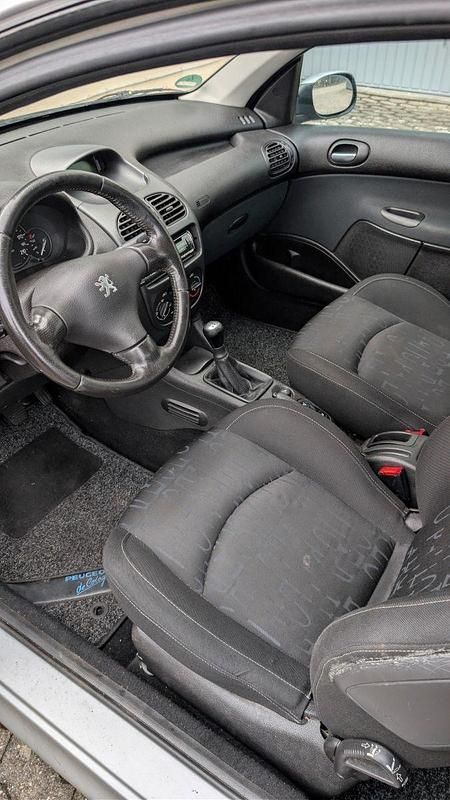 Gebraucht Peugeot 206 109 PS (80 kW) 2001 Silber Limousine
