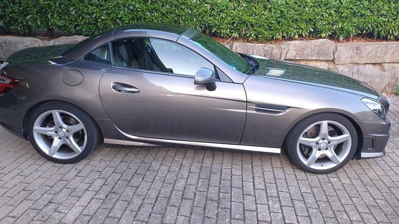 Grau Gebraucht 2015 Mercedes SLK350 AMG line Cabrio | 30.800 € (Etwas zu teuer) - Bild 1/4