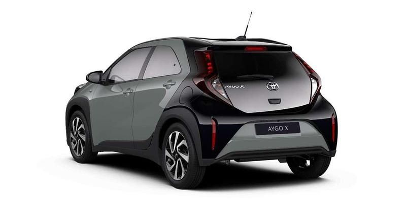 Neu Toyota Aygo 72 PS (52 kW) 2025 Urban khaki / night sky black Kleinwagen