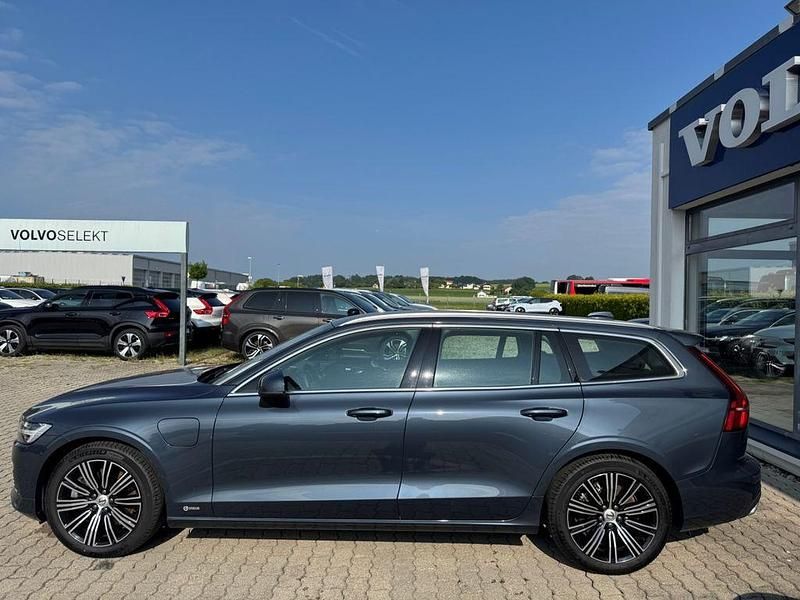 Gebraucht Volvo V60 Inscription 341 PS (250 kW) 2021 Blau Kombi