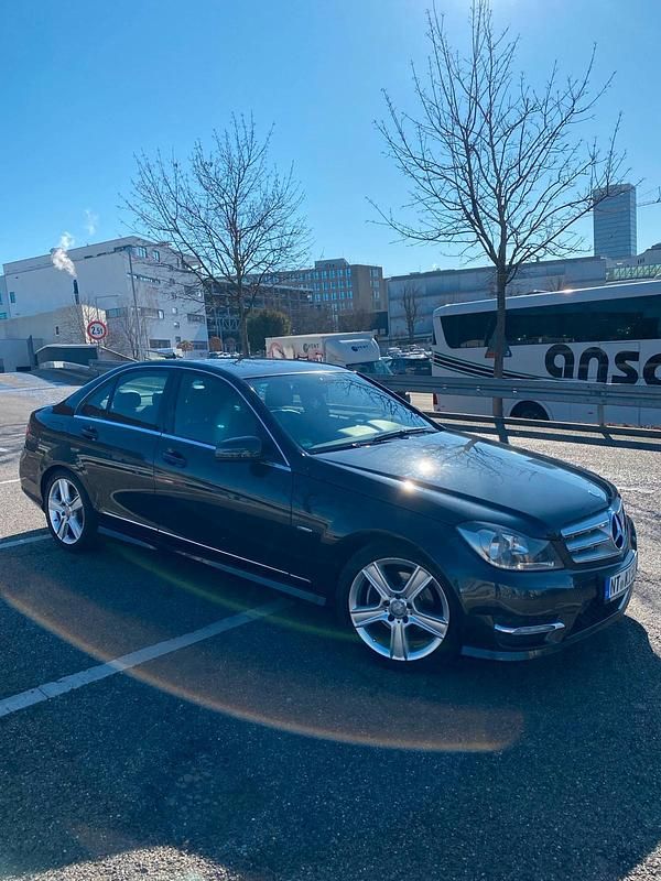Schwarz Gebraucht 2012 Mercedes C180 Avantgarde Limousine | 12.800 € - Bild 1/4