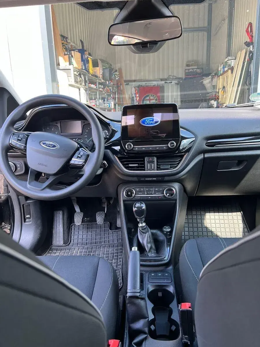 Używany Ford Fiesta Cool & Connect 101 KM (74 kW) 2018 Czarny Hatchback