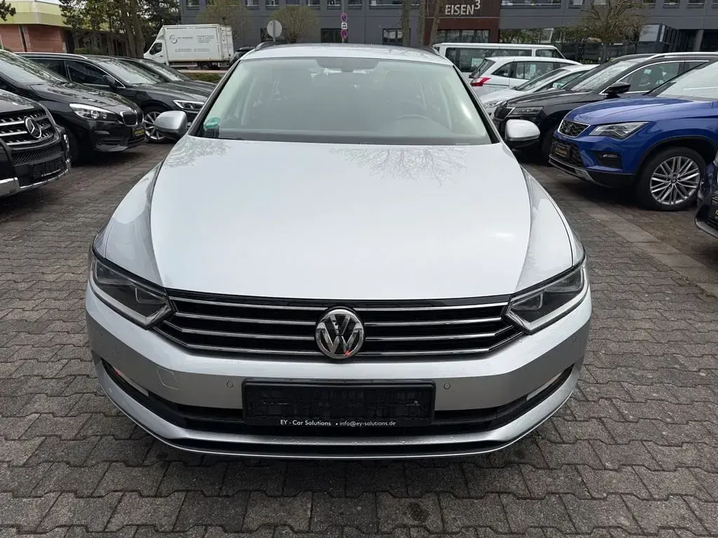 Gebraucht VW Passat 150 PS (110 kW) 2018 Silber Kombi