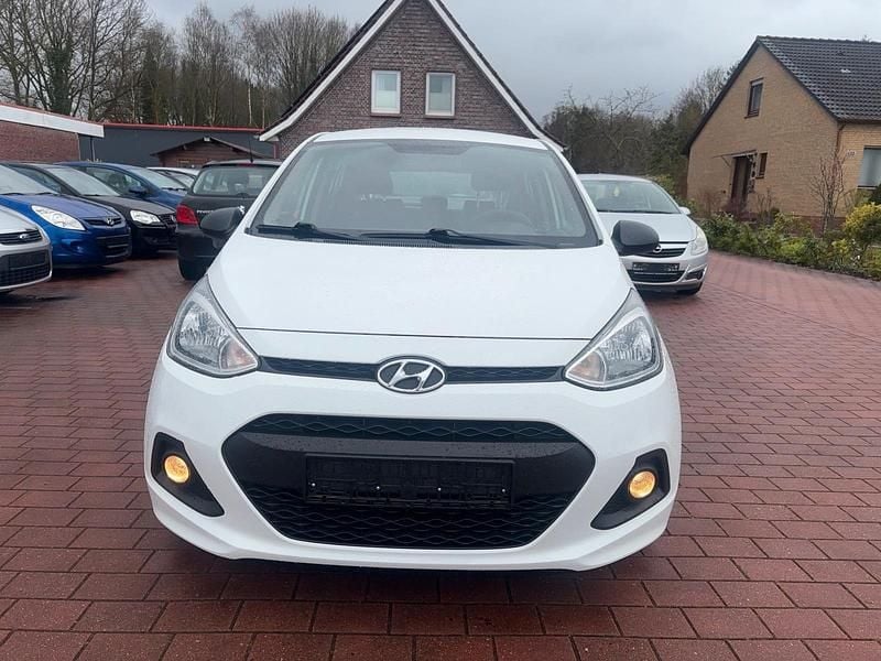 Gebraucht Hyundai i10 67 PS (49 kW) 2016 Weiß Kleinwagen