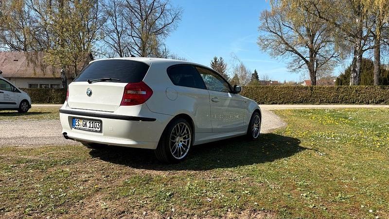 Gebraucht BMW 116 122 PS (89 kW) 2010 Weiß Kleinwagen