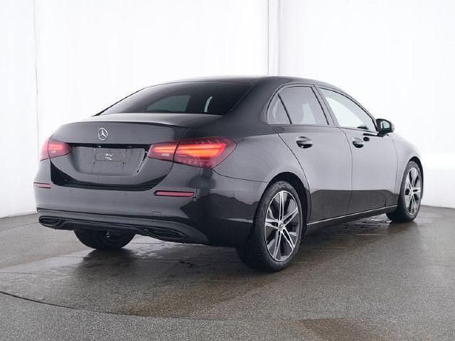 Schwarz Gebraucht 2024 Mercedes A200 Progressive Limousine | 32.440 € (Etwas zu teuer) - Bild 1/4