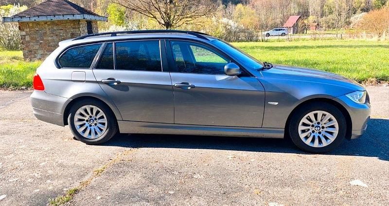 Gebraucht BMW 320 177 PS (130 kW) 2009 Grau Kombi