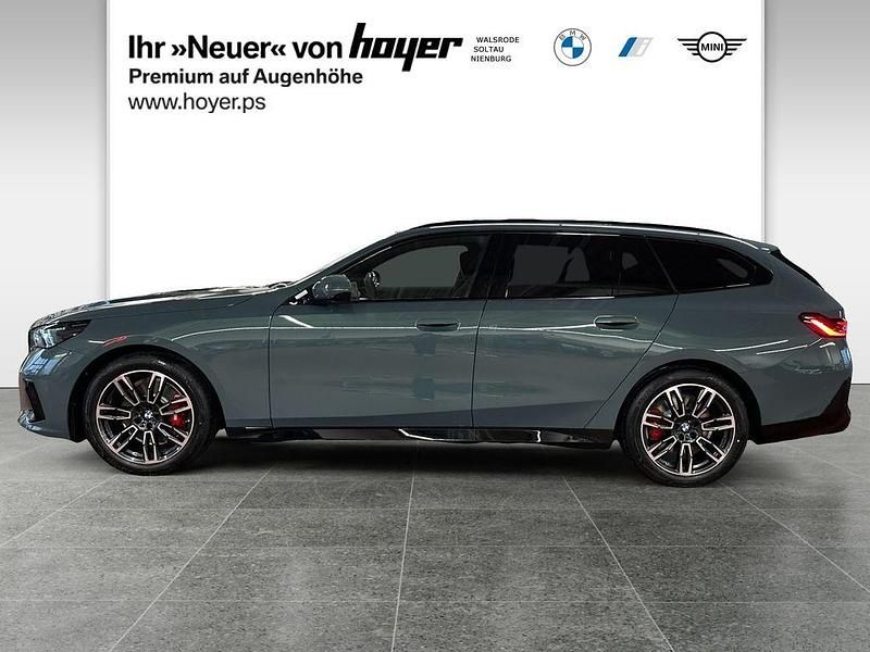 Neu BMW 520 M Sport 197 PS (144 kW) 2025 Cape york grün metallic Kombi