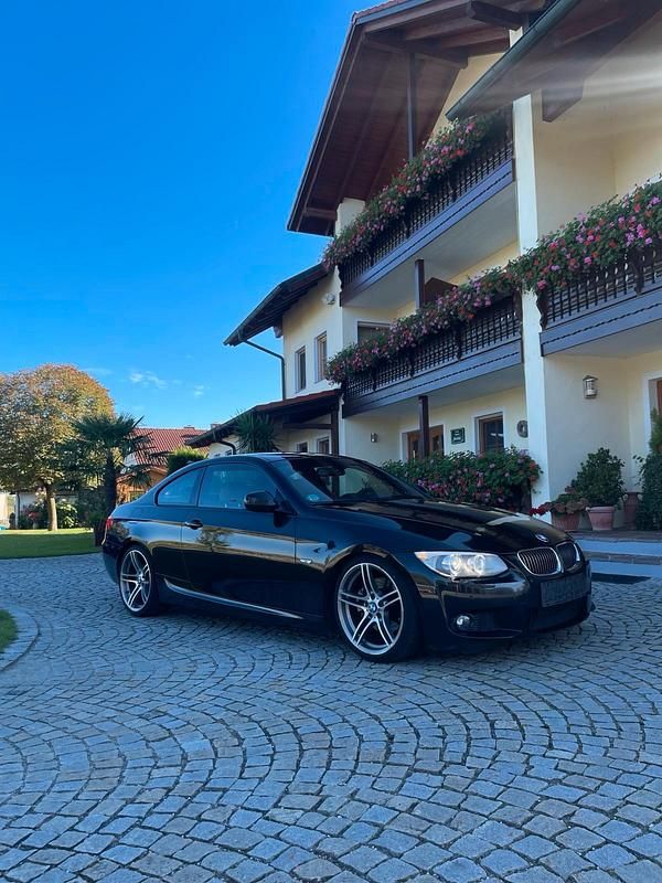 Schwarz Gebraucht 2011 BMW 330 M Sport Coupé | 9.200 € (Guter Preis) - Bild 1/4
