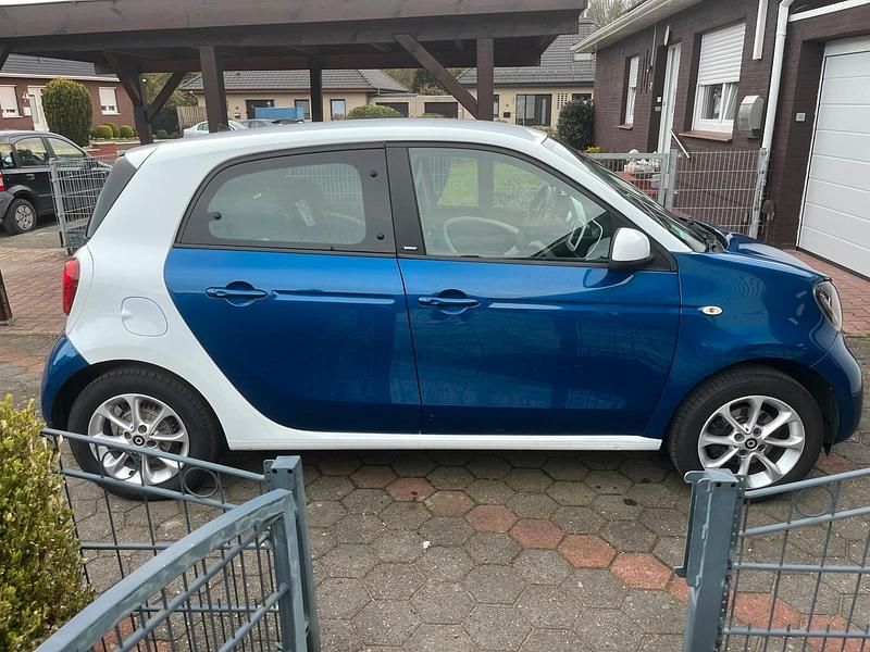 Gebraucht Smart ForFour Passion 71 PS (52 kW) 2015 Blau Kleinwagen