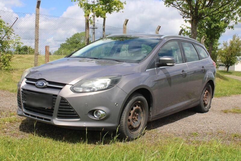 Braun Gebraucht 2012 Ford Focus Kombi | 2.500 € (Superpreis) - Bild 1/4