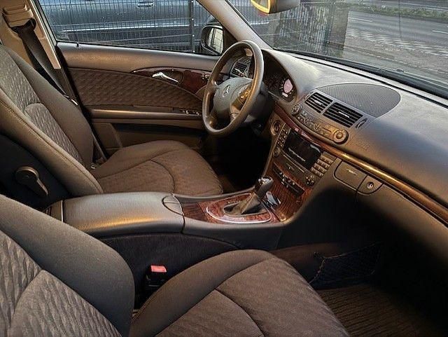 Gebraucht Mercedes E220 150 PS (110 kW) 2005 Schwarz Limousine