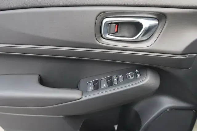 Gebraucht Honda HR-V Elegance 131 PS (96 kW) 2023 Sand khaki p. SUV
