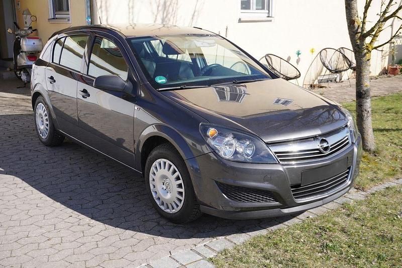 Gebraucht Opel Astra 90 PS (66 kW) 2009 Grau Limousine