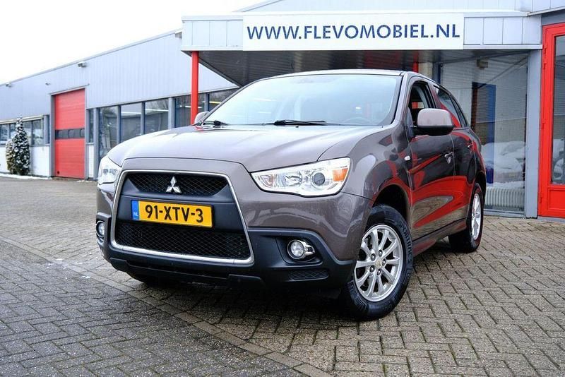 Braun Gebraucht 2012 Mitsubishi ASX Edition SUV | 7.650 € (Fairer Preis) - Bild 1/4
