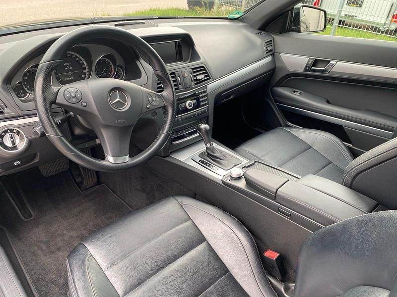Schwarz Gebraucht 2010 Mercedes E250 Cabrio | 12.990 € (Fairer Preis) - Bild 1/4