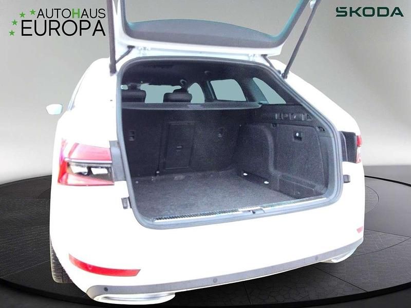 Gebraucht Skoda Superb SportLine 200 PS (147 kW) 2022 Moonweiß perleffekt Kombi